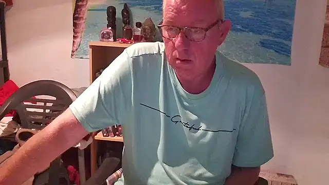 Snapshot of JamesBauer chatting on 7, 5, 2026 JamesBauer online show from 7, 5, 2026