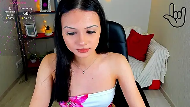 Snapshot of Kitti__ chatting on 30, 10, 2025 Kitti   online show from 30, 10, 2025