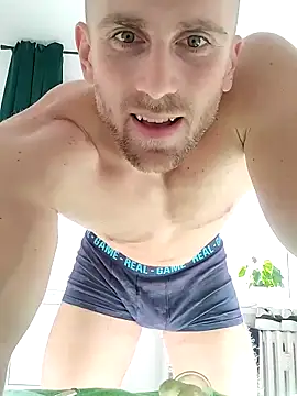 Snapshot of trainwithme chatting on 15, 10, 2025 trainwithme online show from 15, 10, 2025