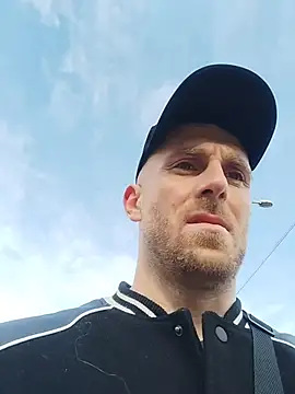 Snapshot of trainwithme chatting on 25, 10, 2025 trainwithme online show from 25, 10, 2025