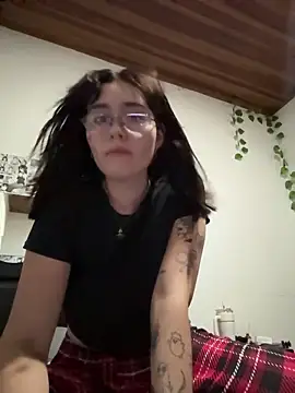 Snapshot of MitsuChan_ chatting on 16, 12, 2025 MitsuChan online show from 16, 12, 2025