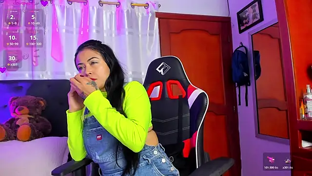 Snapshot of Riley_Black chatting on 29, 10, 2025 Riley Black online show from 29, 10, 2025