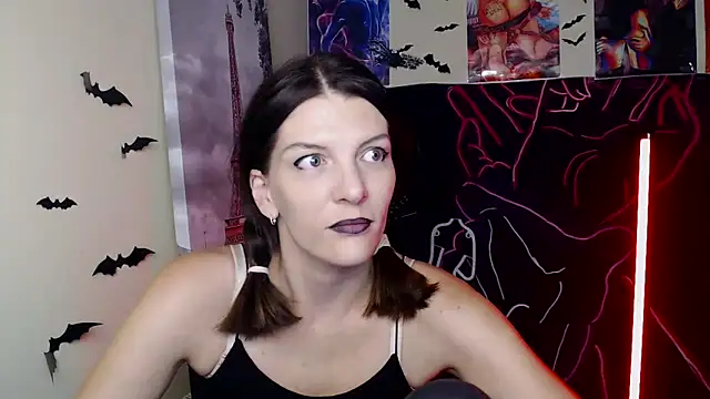 Snapshot of VanessaRey_ chatting on 28, 10, 2025 VanessaRey online show from 28, 10, 2025