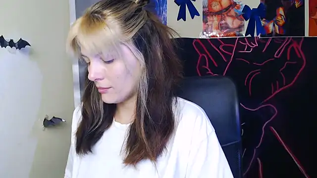 Snapshot of VanessaRey_ chatting on 16, 6, 2026 VanessaRey online show from 16, 6, 2026