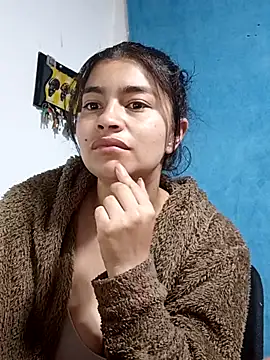 Snapshot of AlanaHotxx chatting on 4, 10, 2025 AlanaHotxx online show from 4, 10, 2025