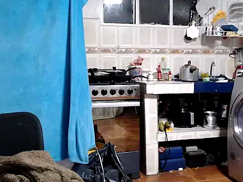 Snapshot of AlanaHotxx chatting on 28, 10, 2025 AlanaHotxx online show from 28, 10, 2025