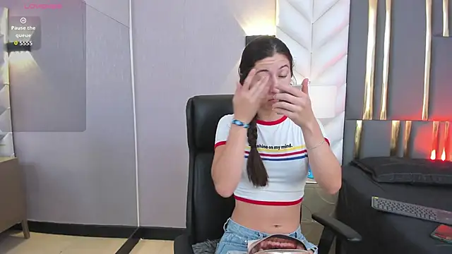 SaraJonness online show from 7, 10, 2025