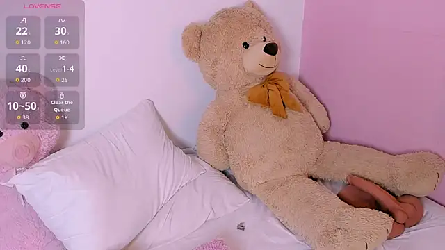 Snapshot of BritanyLin__ chatting on 11, 10, 2025 BritanyLin online show from 11, 10, 2025