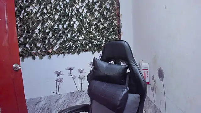 Sarahbrowm  online show from 13, 9, 2025