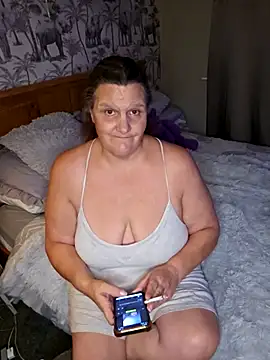 MissQueenBeex online show from 13, 10, 2025