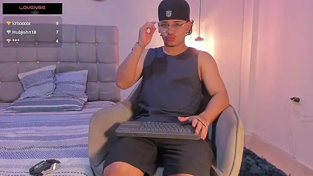 Snapshot of samxx_muscle chatting on 25, 10, 2025 samxx muscle online show from 25, 10, 2025
