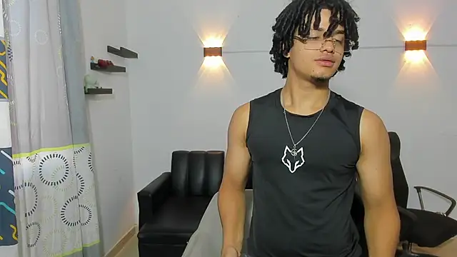 Snapshot of samxx_muscle chatting on 18, 5, 2026 samxx muscle online show from 18, 5, 2026