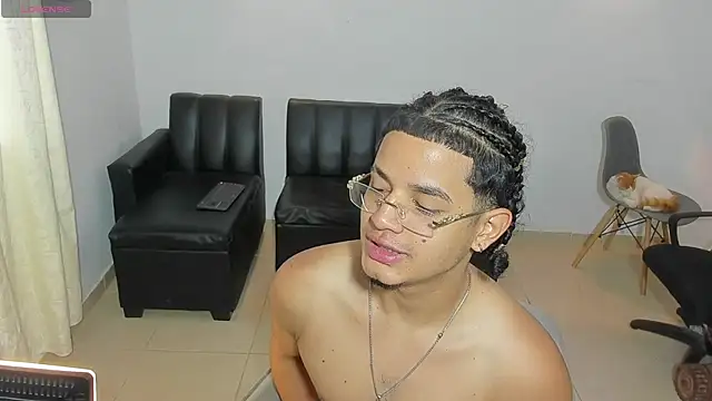 Snapshot of samxx_muscle chatting on 27, 5, 2026 samxx muscle online show from 27, 5, 2026