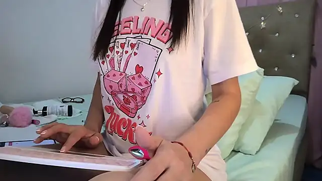 Snapshot of sofia8428 chatting on 2, 3, 2026 sofia8428 online show from 2, 3, 2026