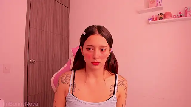 Snapshot of ImBunnyNova chatting on 10, 4, 2026 ImBunnyNova online show from 10, 4, 2026