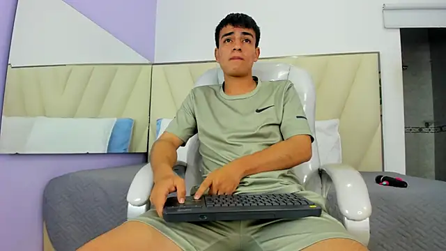 Hotboy21  online show from 3, 12, 2025