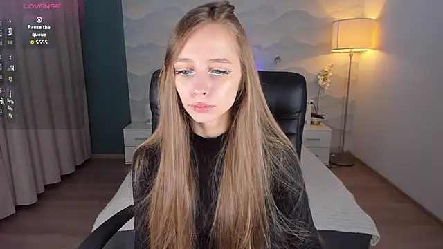 Amy Waynee online show from 13, 10, 2025