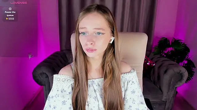 Amy Waynee online show from 7, 11, 2025