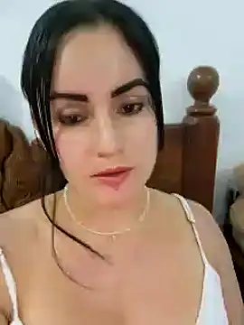 Snapshot of Saraslow chatting on 2, 11, 2025 Saraslow online show from 2, 11, 2025