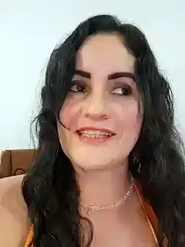 Snapshot of Saraslow chatting on 2, 11, 2025 Saraslow online show from 2, 11, 2025