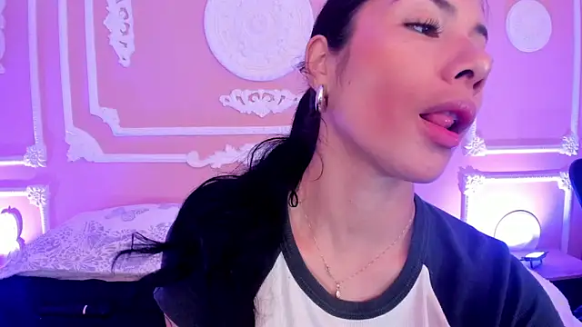 ArianaReynoldss online show from 12, 9, 2025
