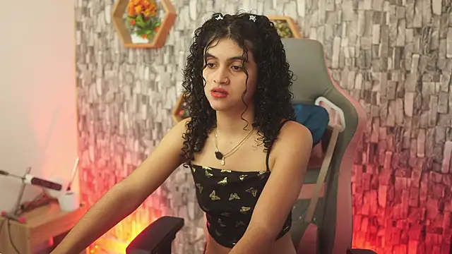 Snapshot of bonniie_98_ chatting on 7, 4, 2026 bonniie 98 online show from 7, 4, 2026