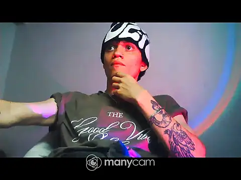 Snapshot of santihot089 chatting on 12, 10, 2025 santihot089 online show from 12, 10, 2025