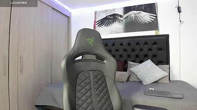 Snapshot of santi_aesthetic chatting on 9, 10, 2025 santi aesthetic online show from 9, 10, 2025