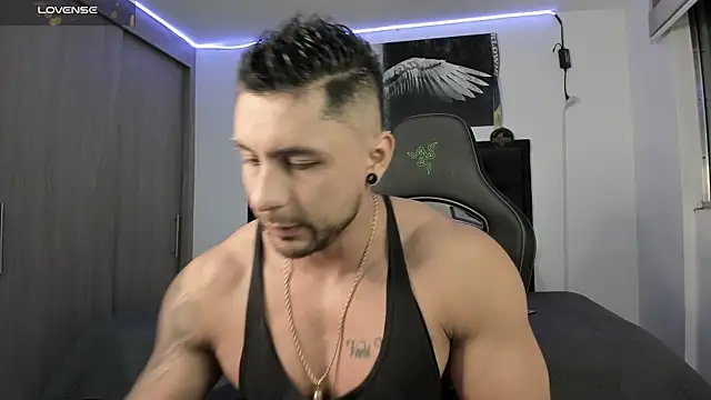 Snapshot of santi_aesthetic chatting on 26, 10, 2025 santi aesthetic online show from 26, 10, 2025