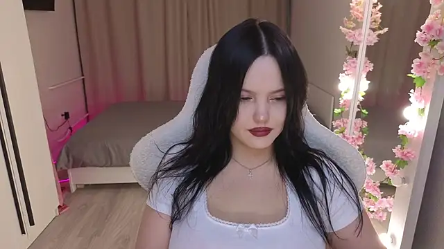 Betty  Davvis online show from 21, 11, 2025