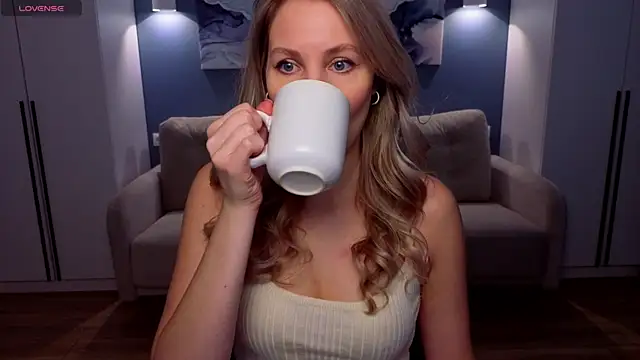 Snapshot of MelanieBennett chatting on 11, 4, 2026 MelanieBennett online show from 11, 4, 2026