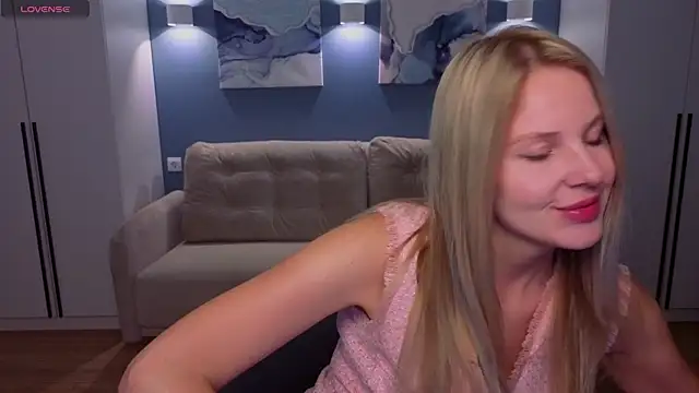 Snapshot of MelanieBennett chatting on 3, 5, 2026 MelanieBennett online show from 3, 5, 2026