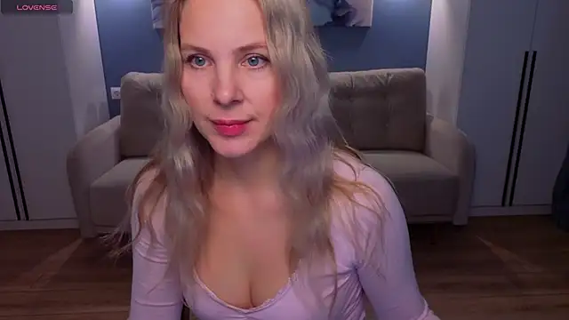 Snapshot of MelanieBennett chatting on 10, 5, 2026 MelanieBennett online show from 10, 5, 2026