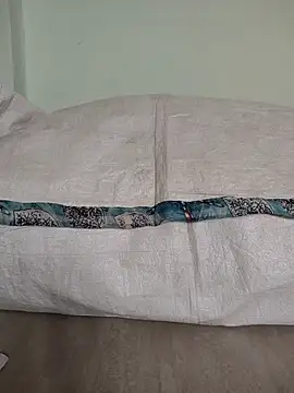 Snapshot of Desi_Bhabi_01 chatting on 16, 10, 2025 Desi Bhabi 01 online show from 16, 10, 2025