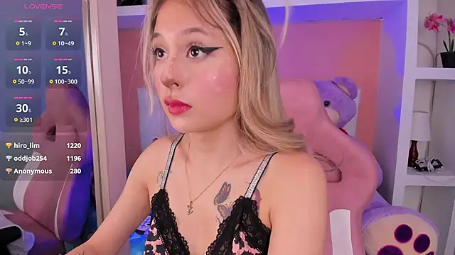 Snapshot of miss____marilyn chatting on 27, 10, 2025 miss    marilyn online show from 27, 10, 2025