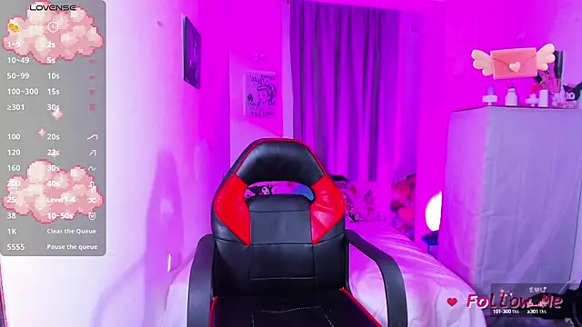 Snapshot of SkylerBennet chatting on 11, 9, 2025 SkylerBennet online show from 11, 9, 2025