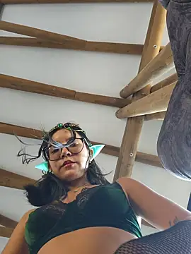 Pretty roxxyy online show from 8, 11, 2025