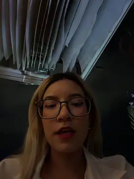 Snapshot of Pretty_roxxyy chatting on 11, 2, 2026 Pretty roxxyy online show from 11, 2, 2026