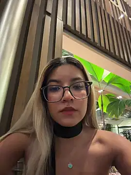 Snapshot of Pretty_roxxyy chatting on 22, 2, 2026 Pretty roxxyy online show from 22, 2, 2026