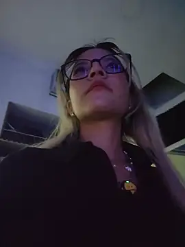 Snapshot of Pretty_roxxyy chatting on 16, 3, 2026 Pretty roxxyy online show from 16, 3, 2026