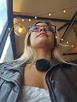 Snapshot of Pretty_roxxyy chatting on 20, 3, 2026 Pretty roxxyy online show from 20, 3, 2026