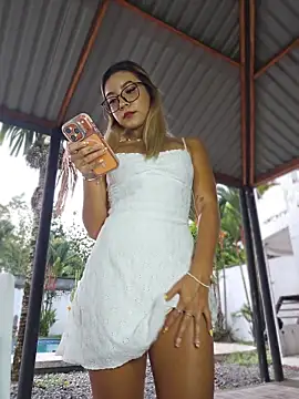 Snapshot of Pretty_roxxyy chatting on 22, 3, 2026 Pretty roxxyy online show from 22, 3, 2026