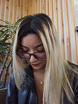 Snapshot of Pretty_roxxyy chatting on 1, 4, 2026 Pretty roxxyy online show from 1, 4, 2026