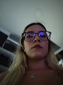 Snapshot of Pretty_roxxyy chatting on 3, 4, 2026 Pretty roxxyy online show from 3, 4, 2026