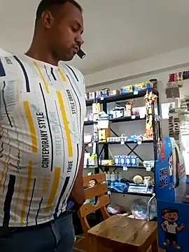 Snapshot of elnegro707070 chatting on 13, 11, 2025 elnegro707070 online show from 13, 11, 2025