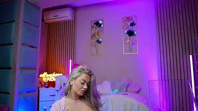 Snapshot of SabrinaJade chatting on 10, 2, 2026 SabrinaJade online show from 10, 2, 2026