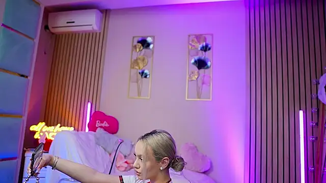 Snapshot of SabrinaJade chatting on 21, 2, 2026 SabrinaJade online show from 21, 2, 2026