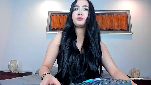 Bella  hamilton online show from 22, 6, 2026