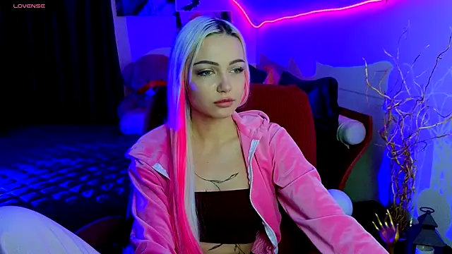 LinaLirian online show from 9, 11, 2025