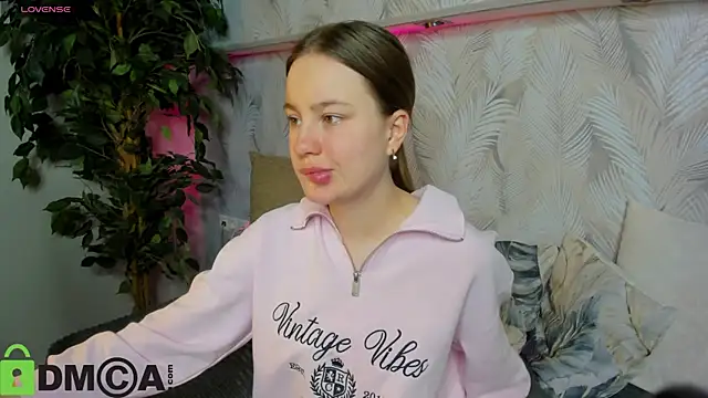 Candy Cansew online show from 5, 10, 2025